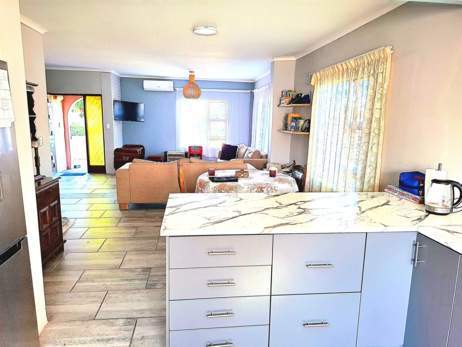 4 Bedroom Property for Sale in Oakdale Western Cape